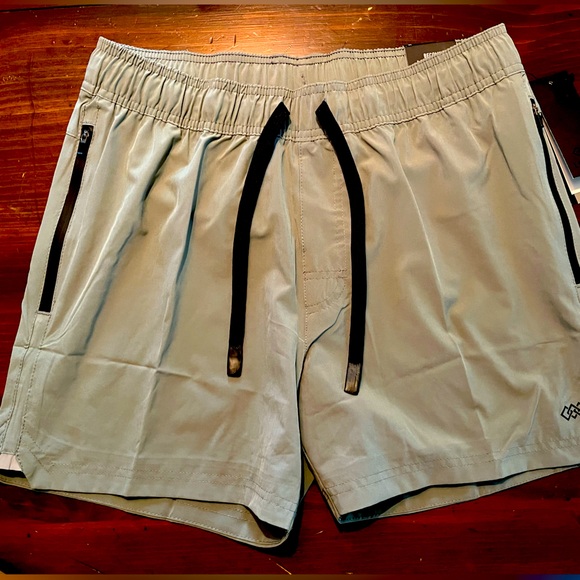 Men’s Green Leg3nd Athletic Shorts - Picture 1 of 8